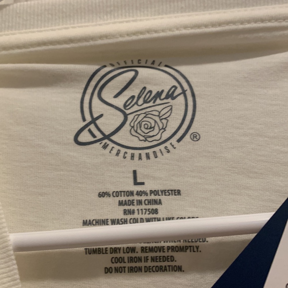 Women’s Selena Como La Flor Short Sleeve Graphic Tee - Picture 4 of 4